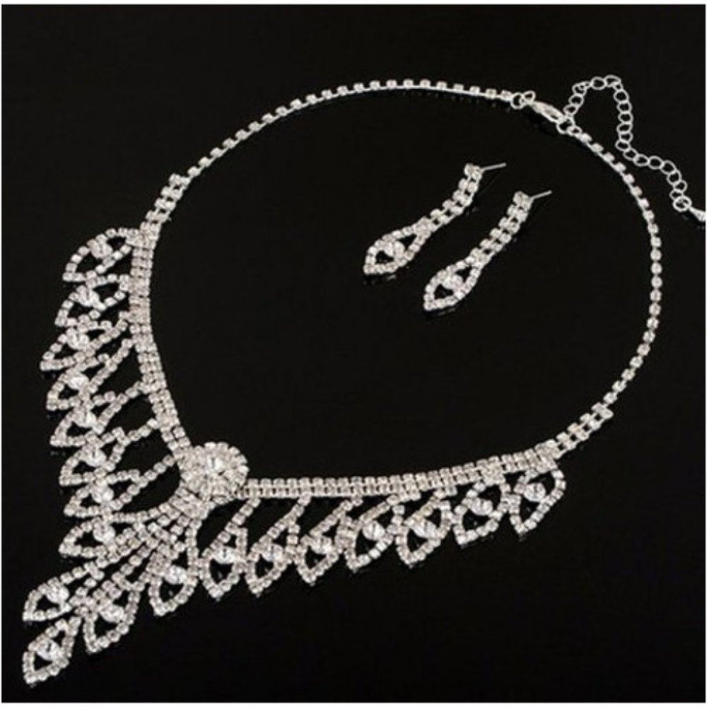NEW Large Drop Rhinestone Necklace & Earrings Bridal Set